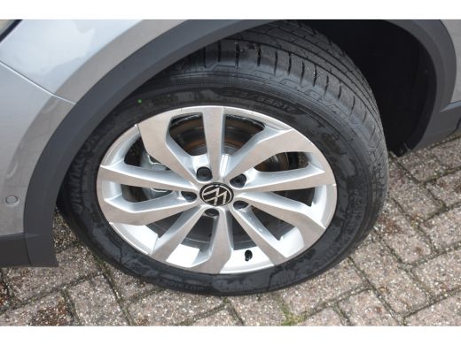 Volkswagen T-Roc Life Edition Inclusief €2000,- inruilvoordeel | 'App-Connect' draadloze smartphone integratie | B... ActivLease financial lease