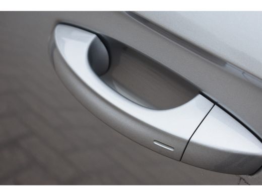 Volkswagen T-Roc Life Edition Inclusief €2000,- inruilvoordeel | 'App-Connect' draadloze smartphone integratie | B... ActivLease financial lease