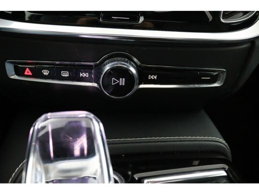 Volvo  V60 T6 Plug-in hybrid AWD Plus Dark | Panoramadak | Trekhaak | 360 Camera | Harman Kardon | BLIS | LE... ActivLease financial lease