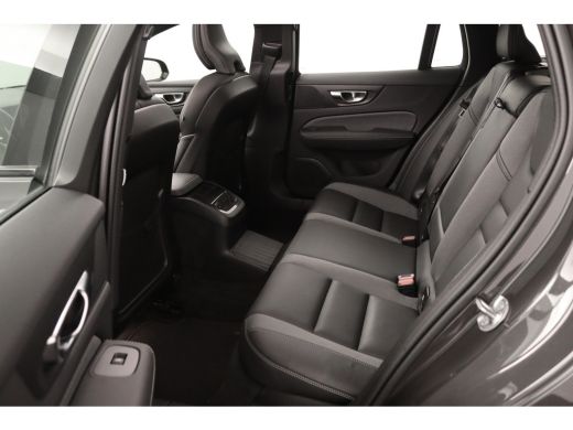 Volvo  V60 T6 Plug-in hybrid AWD Plus Dark | Panoramadak | Trekhaak | 360 Camera | Harman Kardon | BLIS | LE... ActivLease financial lease