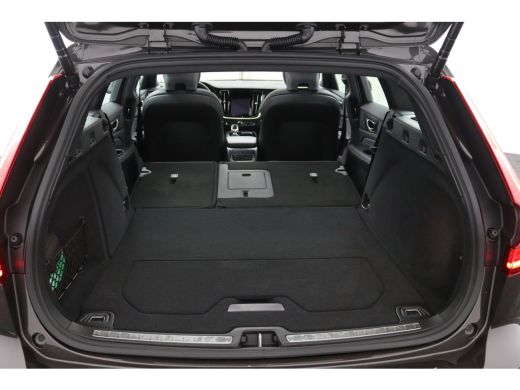Volvo  V60 T6 Plug-in hybrid AWD Plus Dark | Panoramadak | Trekhaak | 360 Camera | Harman Kardon | BLIS | LE... ActivLease financial lease