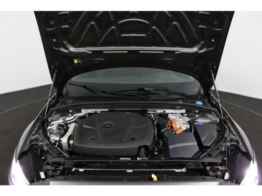 Volvo  V60 T6 Plug-in hybrid AWD Plus Dark | Panoramadak | Trekhaak | 360 Camera | Harman Kardon | BLIS | LE... ActivLease financial lease