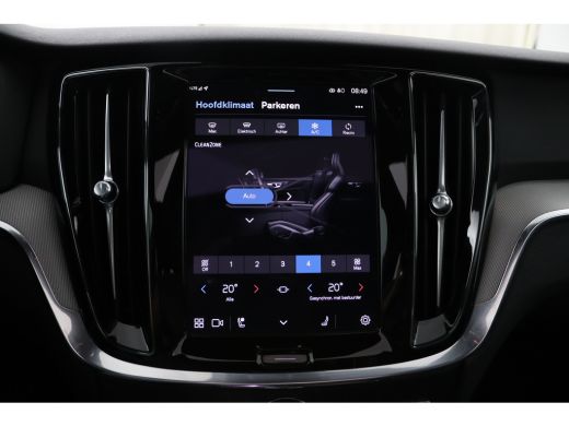 Volvo  V60 T6 Plug-in hybrid AWD Plus Dark | Panoramadak | Trekhaak | 360 Camera | Harman Kardon | BLIS | LE... ActivLease financial lease