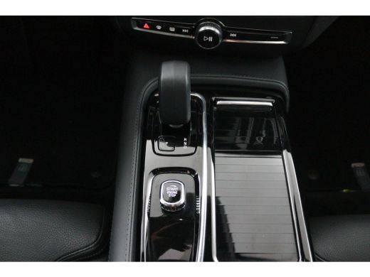 Volvo  V60 T8 Plug-in hybrid AWD Plus Dark | Panoramadak | Adaptieve Cruise Control | Camera | Parkeersensor... ActivLease financial lease