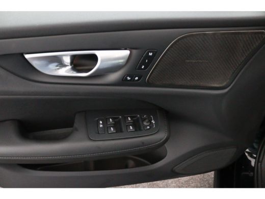 Volvo  V60 T8 Plug-in hybrid AWD Plus Dark | Panoramadak | Adaptieve Cruise Control | Camera | Parkeersensor... ActivLease financial lease
