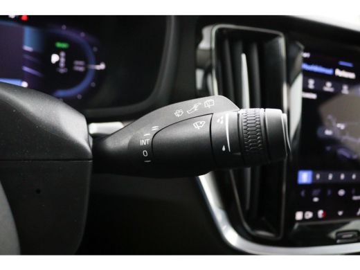 Volvo  V60 T8 Plug-in hybrid AWD Plus Dark | Panoramadak | Adaptieve Cruise Control | Camera | Parkeersensor... ActivLease financial lease