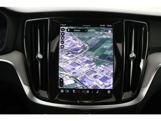 Volvo  V60 T8 Plug-in hybrid AWD Plus Dark | Panoramadak | Adaptieve Cruise Control | Camera | Parkeersensor... ActivLease financial lease
