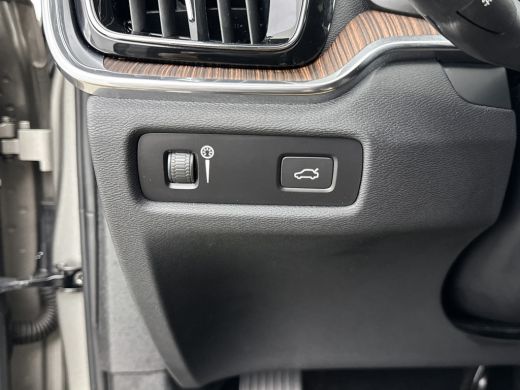 Volvo  V60 B3 Inscription | 18" | Geventileerd Nappa | Elektr. verst. massage stoelen | Harman Kardon | Stoe... ActivLease financial lease