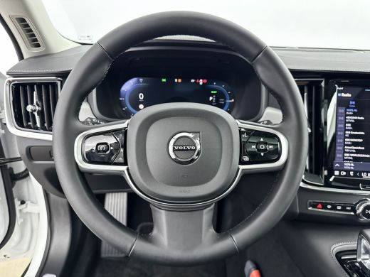 Volvo  V90 T8 Recharge AWD Ultra Dark | 19" | 360 Camera | Trekhaak | Panoramadak | Head-up | Harman Kardon ... ActivLease financial lease