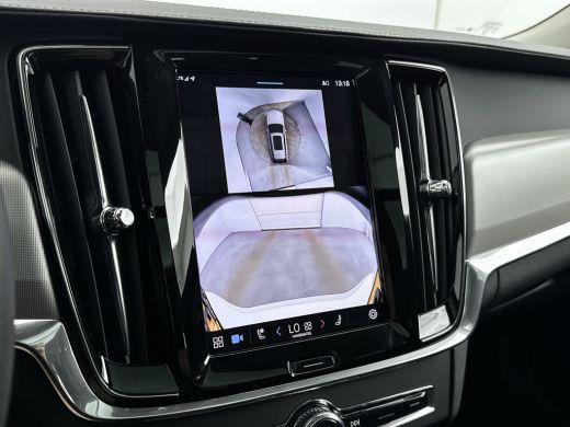 Volvo  V90 T8 Recharge AWD Ultra Dark | 19" | 360 Camera | Trekhaak | Panoramadak | Head-up | Harman Kardon ... ActivLease financial lease