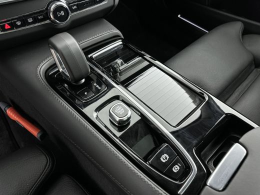 Volvo  V90 T8 Recharge AWD Ultra Dark | 19" | 360 Camera | Trekhaak | Panoramadak | Head-up | Harman Kardon ... ActivLease financial lease