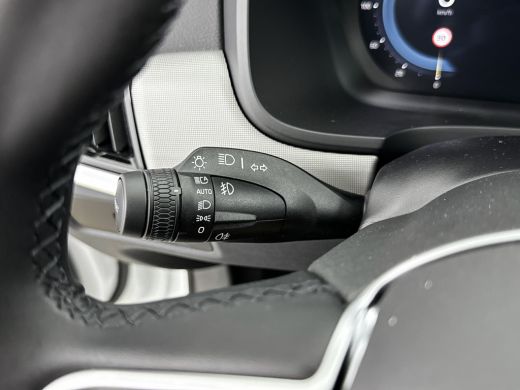 Volvo  V90 T8 Recharge AWD Ultra Dark | 19" | 360 Camera | Trekhaak | Panoramadak | Head-up | Harman Kardon ... ActivLease financial lease