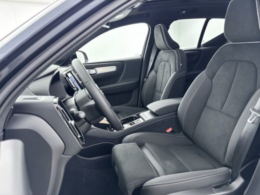 Volvo  XC40 B4 Plus Black Edition | 20" | Panoramadak | Nubuck bekleding | 360 Camera | Getint glas | Elektr... ActivLease financial lease