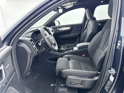 Volvo  XC40 B4 Plus Black Edition | 20" | Panoramadak | Nubuck bekleding | 360 Camera | Getint glas | Elektr... ActivLease financial lease