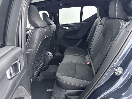 Volvo  XC40 B4 Plus Black Edition | 20" | Panoramadak | Nubuck bekleding | 360 Camera | Getint glas | Elektr... ActivLease financial lease