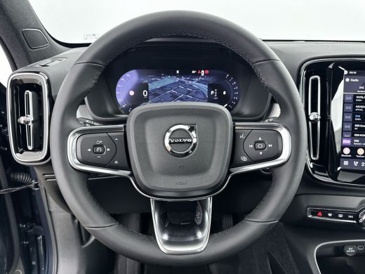 Volvo  XC40 B4 Plus Black Edition | 20" | Panoramadak | Nubuck bekleding | 360 Camera | Getint glas | Elektr... ActivLease financial lease