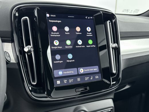 Volvo  XC40 B4 Plus Black Edition | 20" | Panoramadak | Nubuck bekleding | 360 Camera | Getint glas | Elektr... ActivLease financial lease