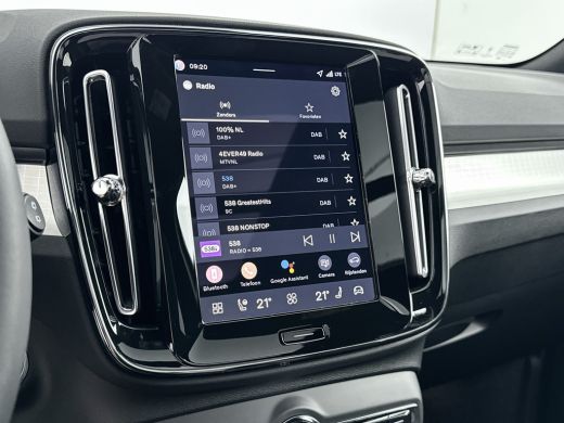 Volvo  XC40 B4 Plus Black Edition | 20" | Panoramadak | Nubuck bekleding | 360 Camera | Getint glas | Elektr... ActivLease financial lease