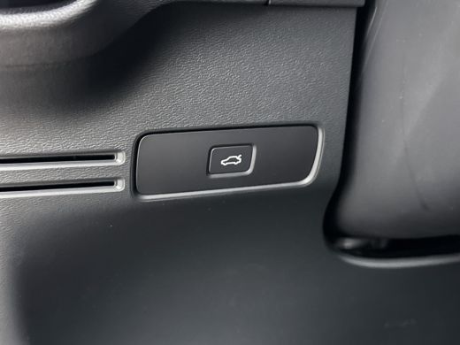 Volvo  XC40 B4 Plus Black Edition | 20" | Panoramadak | Nubuck bekleding | 360 Camera | Getint glas | Elektr... ActivLease financial lease
