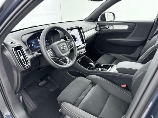 Volvo  XC40 B4 Plus Black Edition | 20" | Panoramadak | Nubuck bekleding | 360 Camera | Getint glas | Elektr... ActivLease financial lease