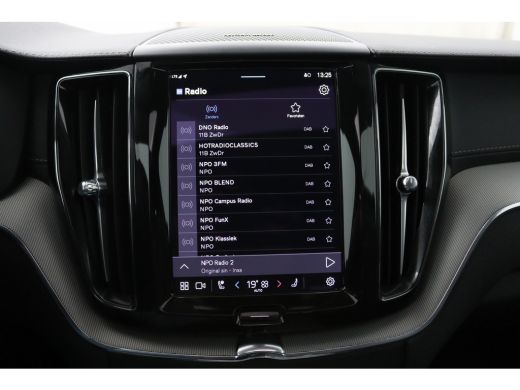 Volvo  XC60 T6 Plug-in hybrid AWD Ultra Dark | Panoramadak | 360 Camera | Head-up display | Stoel en stuurwie... ActivLease financial lease