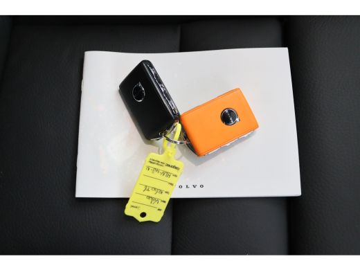 Volvo  XC60 T6 Plug-in hybrid AWD Ultra Dark | Panoramadak | 360 Camera | Head-up display | Stoel en stuurwie... ActivLease financial lease