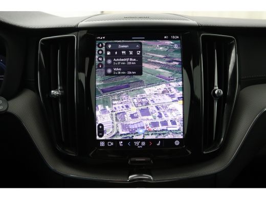 Volvo  XC60 T6 Plug-in hybrid AWD Ultra Dark | Panoramadak | 360 Camera | Head-up display | Stoel en stuurwie... ActivLease financial lease