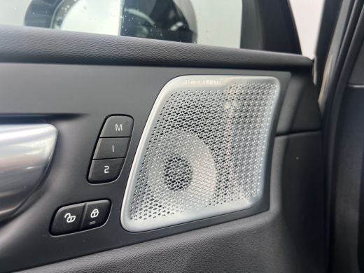 Volvo  XC60 T8 Plug-in hybrid AWD Ultra Dark | Heico | Bowers&Wilkins | Luchtvering | 22 Inch | Gelamineerd G... ActivLease financial lease