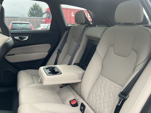 Volvo  XC60 T8 Plug-in hybrid AWD Ultra Dark | Heico | Bowers&Wilkins | Luchtvering | 22 Inch | Gelamineerd G... ActivLease financial lease