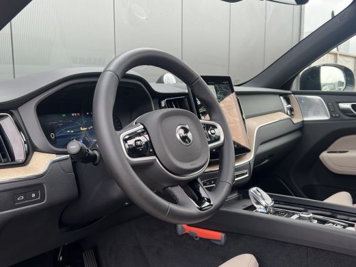 Volvo  XC60 T8 Plug-in hybrid AWD Ultra Dark | Heico | Bowers&Wilkins | Luchtvering | 22 Inch | Gelamineerd G... ActivLease financial lease