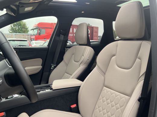 Volvo  XC60 T8 Plug-in hybrid AWD Ultra Dark | Heico | Bowers&Wilkins | Luchtvering | 22 Inch | Gelamineerd G... ActivLease financial lease
