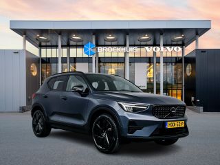 Volvo  XC40 B4 Plus Black Edition | 20" | Panoramadak | Nubuck bekleding | 360 Camera | Getint glas | Elektr...