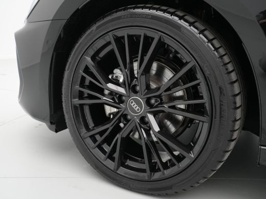 Audi A3 Limousine 35 TFSI S edition Panodak SONOS Ambient lichtpakket verw. voorstoelen Camera ActivLease financial lease