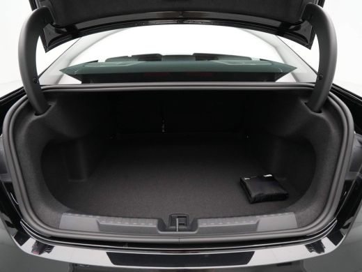 Audi A3 Limousine 35 TFSI S edition Panodak SONOS Ambient lichtpakket verw. voorstoelen Camera ActivLease financial lease