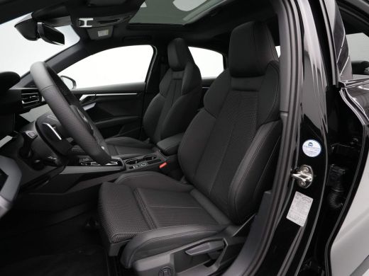 Audi A3 Limousine 35 TFSI S edition Panodak SONOS Ambient lichtpakket verw. voorstoelen Camera ActivLease financial lease