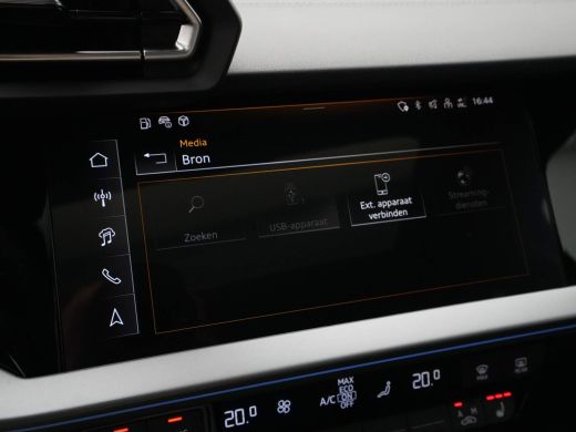 Audi A3 Limousine 35 TFSI S edition Panodak SONOS Ambient lichtpakket verw. voorstoelen Camera ActivLease financial lease