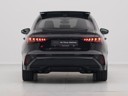 Audi A3 Limousine 35 TFSI S edition Panodak SONOS Ambient lichtpakket verw. voorstoelen Camera ActivLease financial lease