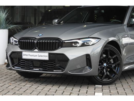 BMW 3 Serie Touring 330e High Executive M Sport Automaat / Trekhaak / Sportstoelen / Stoelverwarming / BMW Li... ActivLease financial lease