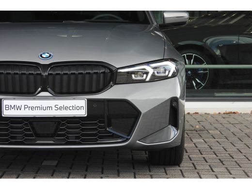 BMW 3 Serie Touring 330e High Executive M Sport Automaat / Trekhaak / Sportstoelen / Stoelverwarming / BMW Li... ActivLease financial lease