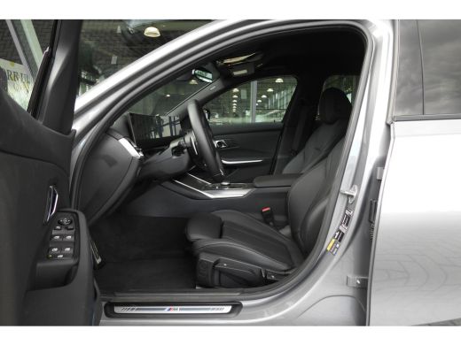 BMW 3 Serie Touring 330e High Executive M Sport Automaat / Trekhaak / Sportstoelen / Stoelverwarming / BMW Li... ActivLease financial lease