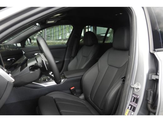BMW 3 Serie Touring 330e High Executive M Sport Automaat / Trekhaak / Sportstoelen / Stoelverwarming / BMW Li... ActivLease financial lease