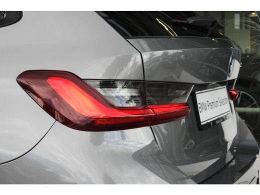 BMW 3 Serie Touring 330e High Executive M Sport Automaat / Trekhaak / Sportstoelen / Stoelverwarming / BMW Li... ActivLease financial lease