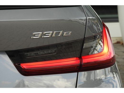 BMW 3 Serie Touring 330e High Executive M Sport Automaat / Trekhaak / Sportstoelen / Stoelverwarming / BMW Li... ActivLease financial lease
