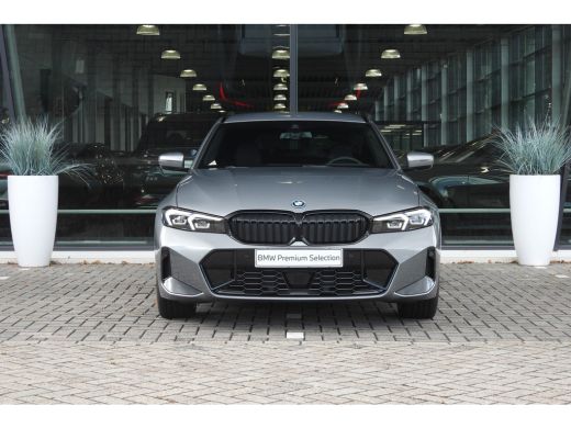 BMW 3 Serie Touring 330e High Executive M Sport Automaat / Trekhaak / Sportstoelen / Stoelverwarming / BMW Li... ActivLease financial lease