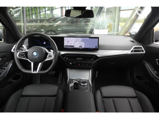 BMW 3 Serie Touring 330e High Executive M Sport Automaat / Trekhaak / Sportstoelen / Stoelverwarming / BMW Li... ActivLease financial lease