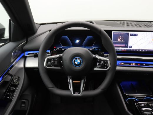 BMW 5 Serie Touring 530e xDrive 299PK Aut. M-Sport, Panoramadak, Head-Up Display, Stoelverwarming & ventilati... ActivLease financial lease