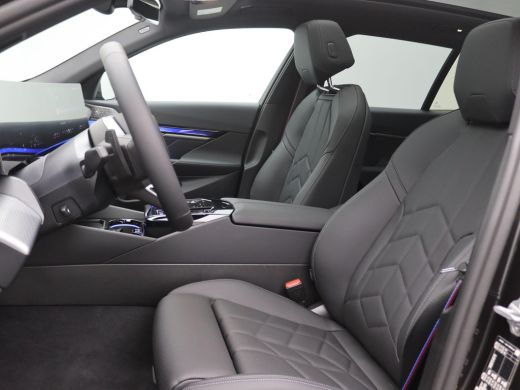 BMW 5 Serie Touring 530e xDrive 299PK Aut. M-Sport, Panoramadak, Head-Up Display, Stoelverwarming & ventilati... ActivLease financial lease