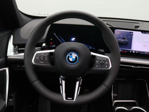 BMW X1 xDrive25e 245PK Aut. M-Sport, Pano-Schuifdak, Keyless, Digital Key, Stoelverwarming, LED verlicht... ActivLease financial lease