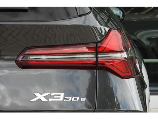 BMW X3 30e xDrive M Sport Automaat / Panoramadak / Sportstoelen / Stoelventilatie / Parking Assistant Pr... ActivLease financial lease