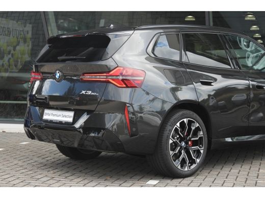BMW X3 30e xDrive M Sport Automaat / Panoramadak / Sportstoelen / Stoelventilatie / Parking Assistant Pr... ActivLease financial lease